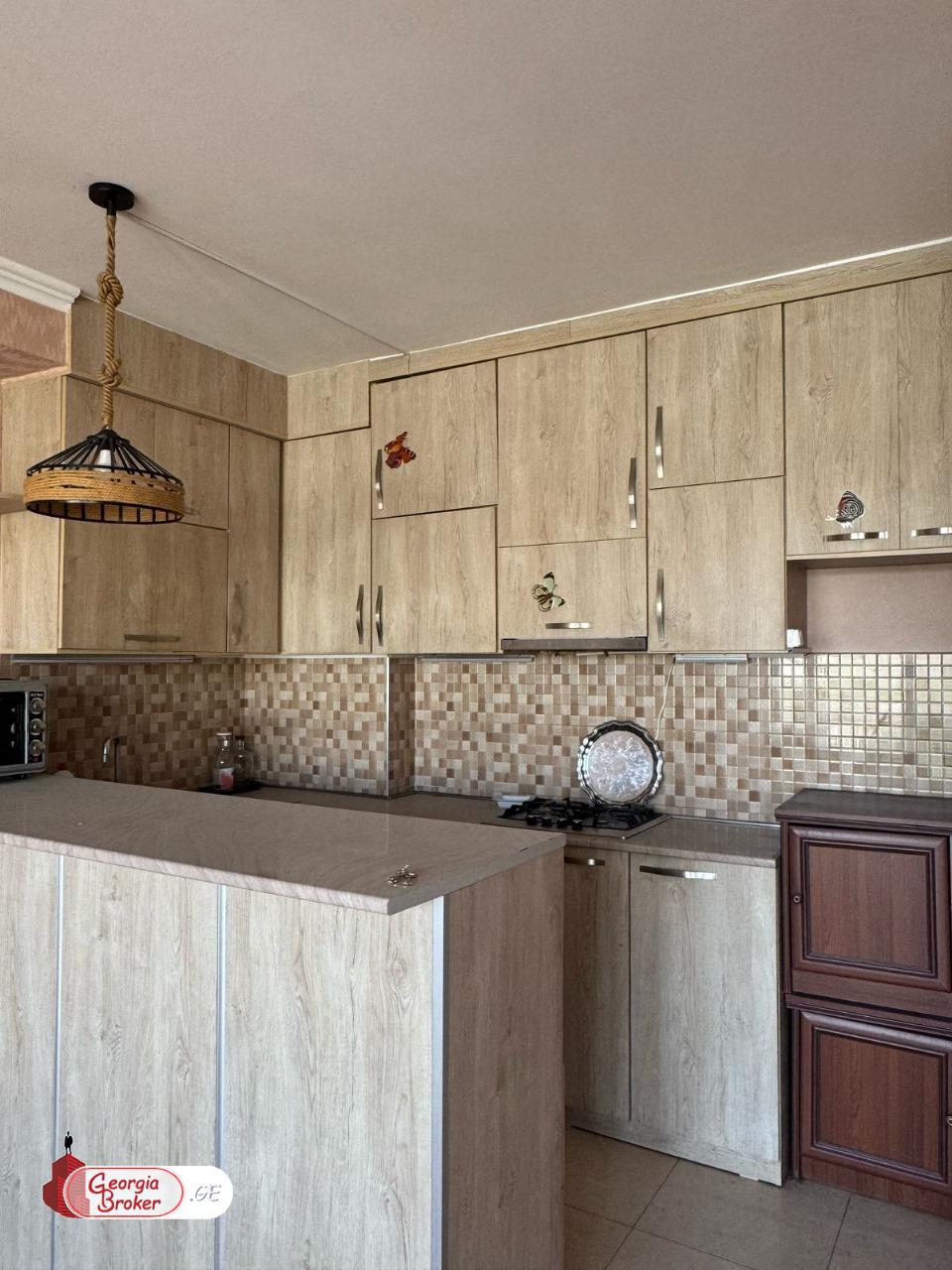 продается квартира с новым ремонтом 4-комнаты